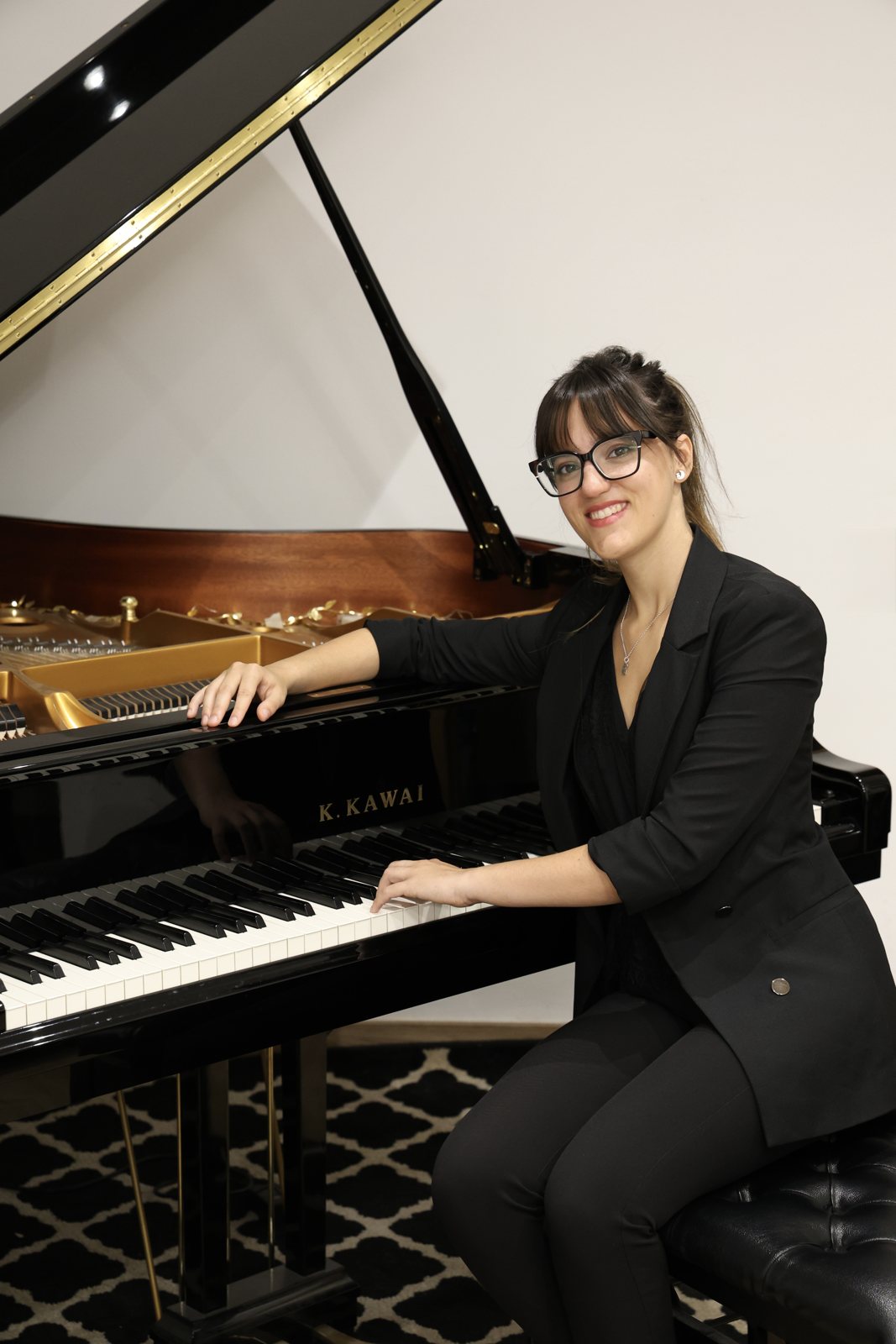 Laura Ortega tocando el piano
